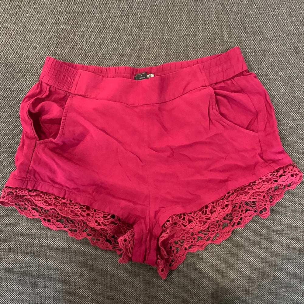 Express shorts with crochet detail size L